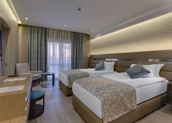 Club Grand Aqua Hotel