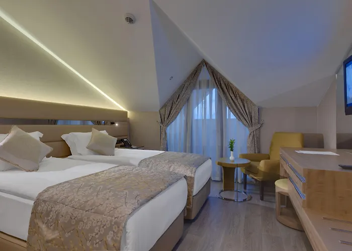 Club Grand Aqua Hotel